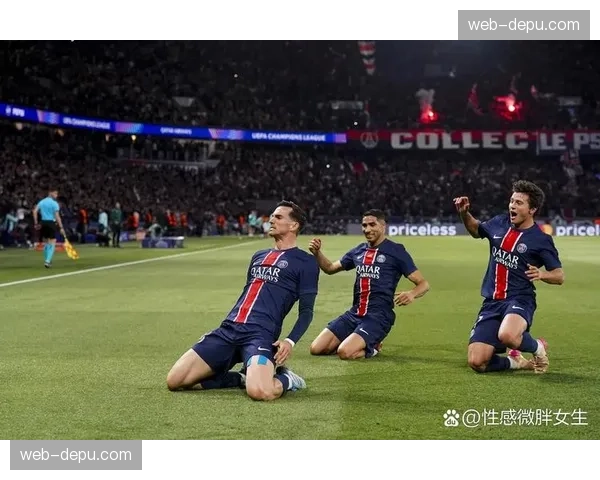 巴黎举办“草根欧冠”活动，业余球队在特制场地进行比赛